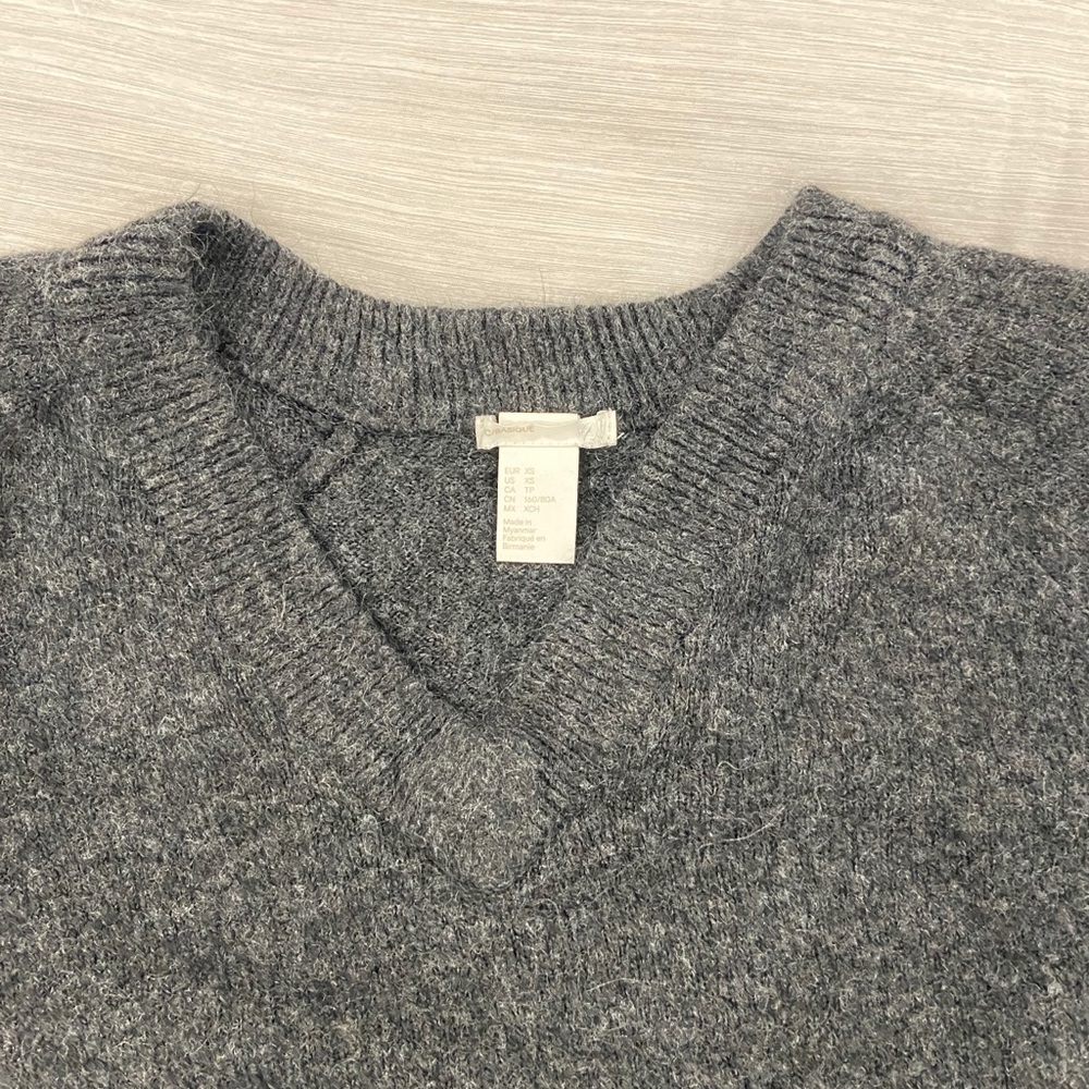 Grey sweater - Picture 3 of 3